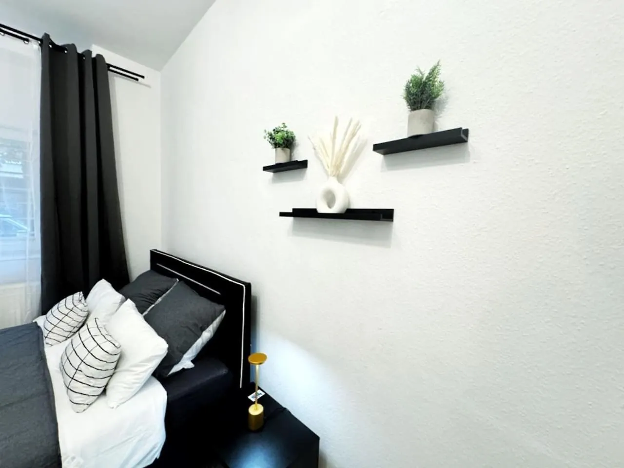 Holidayhome Apartments I Spacious Private Room In Heart Of Berlin 0*,  Germany
